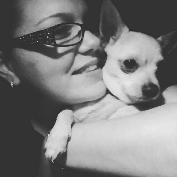 Meet your Posher, Sara - Picture 1 of 5